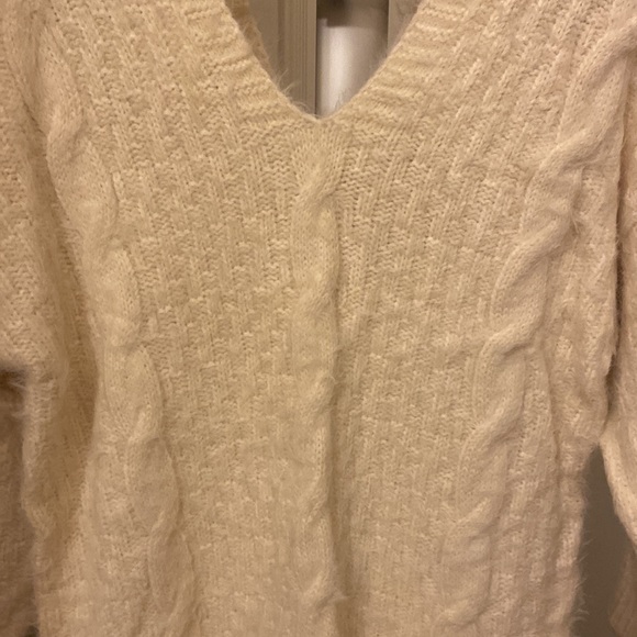 Sweater New with tag - Picture 2 of 3